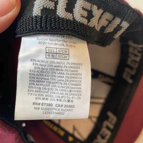 Burton men’s burgundy hat with flex-fit technology - Picture 3 of 4